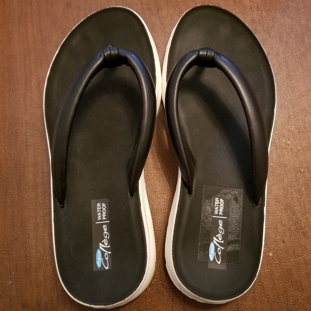 NIB Aqua College flip flops waterproof Amanda size 7. Bottoms show tried on. - Picture 2 of 7
